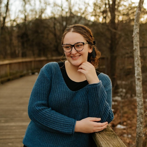 Hi! I’m Riah 🥰 - Picture 2 of 9